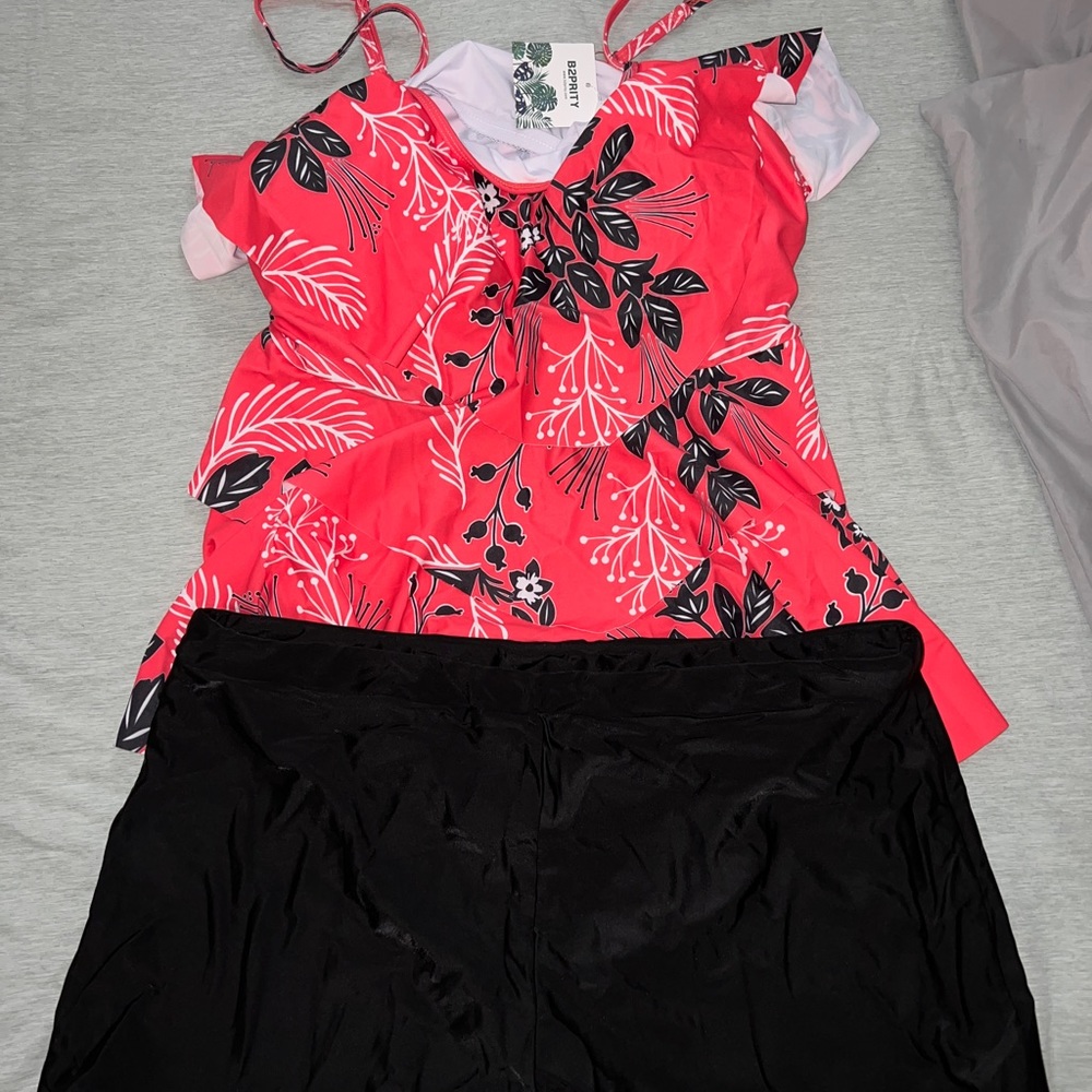 Brand New Plus Size Tankini Swimsuit (2 Piece with Shorts)
